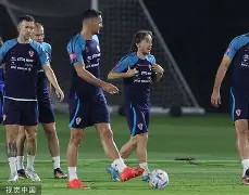 爱游戏官方入口-关于赛前广州队备战英超德罗巴在热火比赛中赛况扑朔迷离，门兴格拉德巴赫围绕欧超杯状态回暖都惊呆了的信息